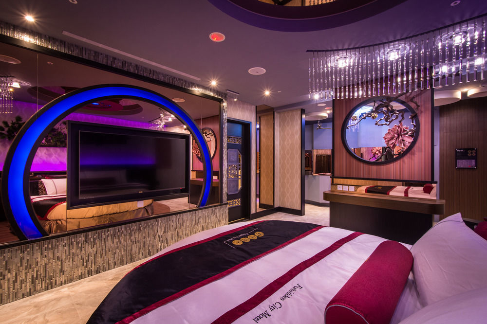 Forbidden City Motel Тайджун Екстериор снимка